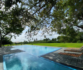 Отель Bird Scenery Leisure Resort  Tissamaharama